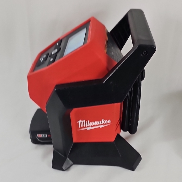 Milwaukee M12 Compact Inflator with Battery and Charger - Picture 6 of 11